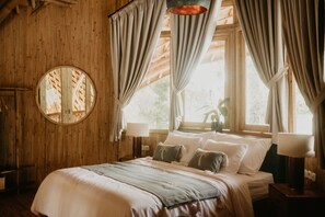 ฮันนีมูนวิลล่า | เครื่องนอนระดับพรีเมียม, มินิบาร์ฟรีบางอย่าง, ตู้นิรภัยในห้องพัก