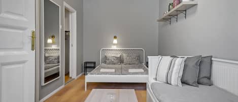 Deluxe Suite | 1 bedroom, iron/ironing board, free WiFi