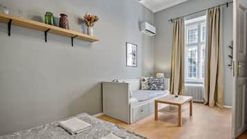 Deluxe Suite | 1 bedroom, iron/ironing board, free WiFi