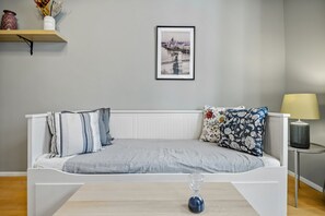 Deluxe Suite | 1 bedroom, iron/ironing board, free WiFi