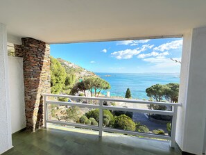 Property grounds - Exceptional Sea View – Terrace & Private Parking (ROSAS)