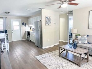 テレビ、書斎 / ワークスペース