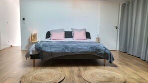 3 عدّة غرف نوم وواي فاي وملاءات أسرّة