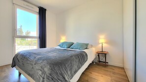 3 bedrooms, WiFi, bed sheets - Duplex Terrasse Parking (Éguilles)