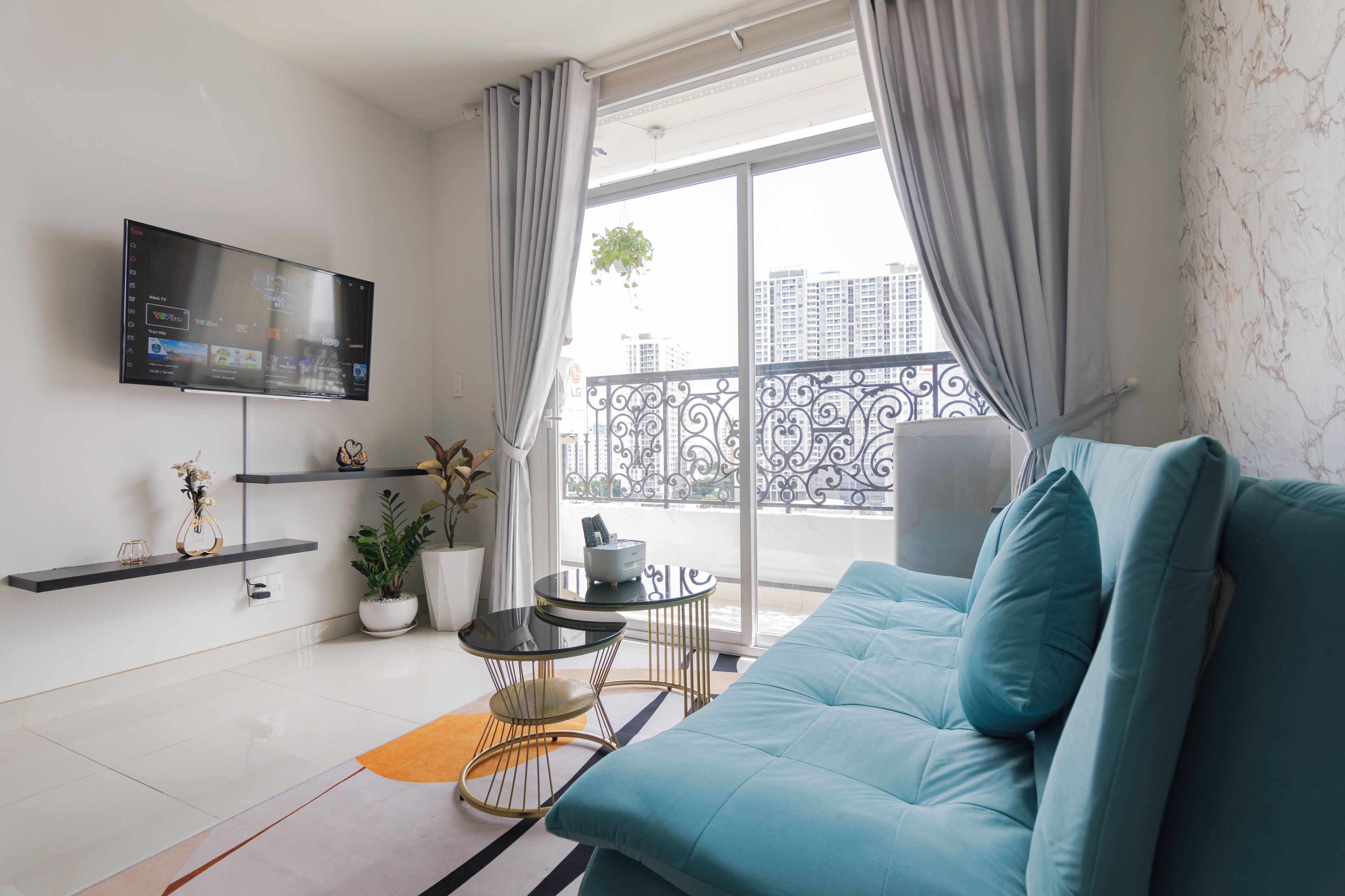 Apartamento familiar | Zona de estar | Smart TV de 55 pulgadas con canales por satélite, una televisión