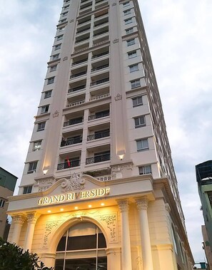 Front of property - Le Places The Grand Riverside Saigon Apartment (Ho Chi Minh City)
