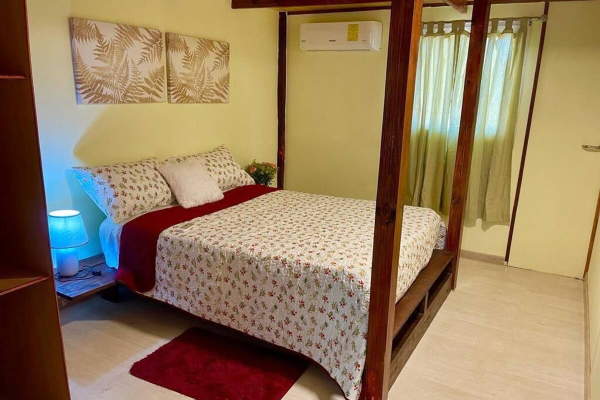 Chambre supérieure | Salle de bain | Articles de toilette (gratuits), serviettes fournies