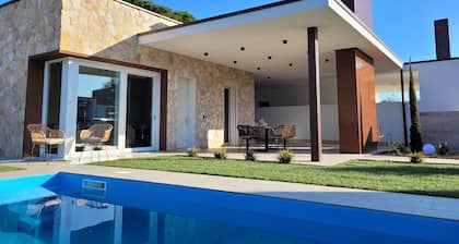 Villa 'My Lagozise' with Private Pool, Wi-Fi and Air Conditioning
