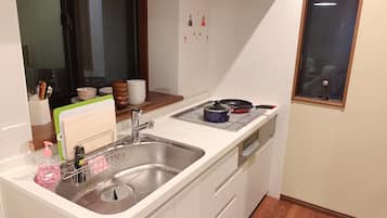 Romantic Cabin | Private kitchen | Fridge, microwave, stovetop, coffee/tea maker