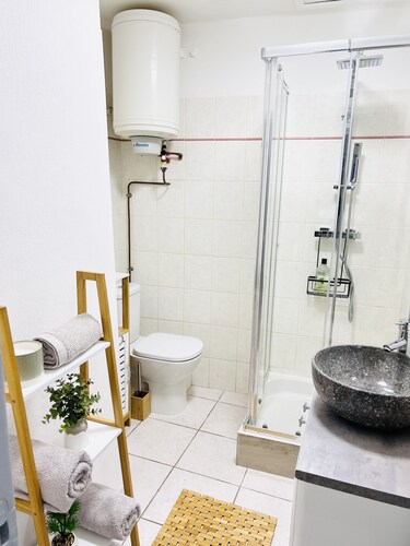 Pretty apartment per night or week
