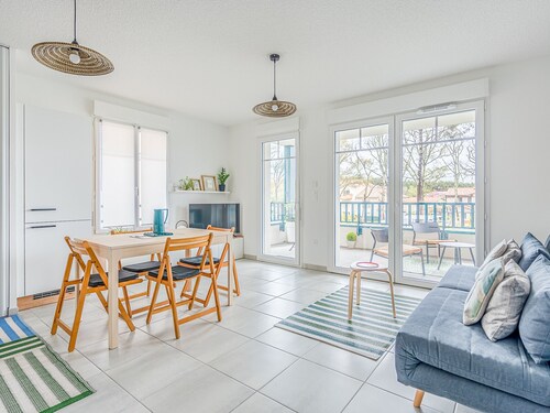 2-Bedroom Apartment 4 Guests, Terrace, Parking, Near Center