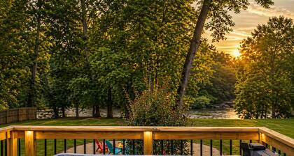 Waterfront Renovated Modern A-Frame Hot Tub Game Room Kayaks