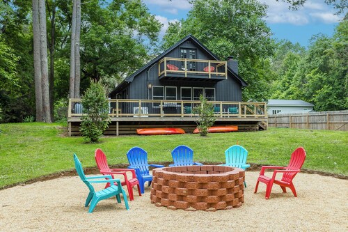 Waterfront Renovated Modern A-Frame Hot Tub Game Room Kayaks