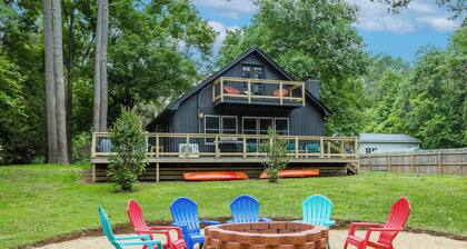 Waterfront Renovated Modern A-Frame Hot Tub Game Room Kayaks