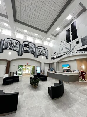 Lobby - Epic * Disney & Universal Studios * Free SHUTTLE * 1 King * 1 Queen * FREE PARKING * NO RESORT FEE * (Orlando)