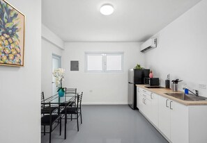 Fridge, microwave, oven, stovetop - Otium | Beach Walking Distance | King Size Bed (San Juan)