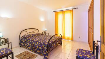 2 bedrooms, iron/ironing board, travel cot, free WiFi