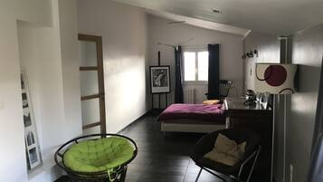 4 bedrooms, WiFi, bed sheets