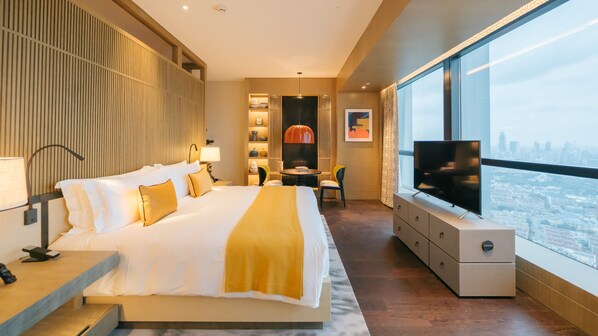 デラックス ルーム キングベッド 1 台 | 高級寝具、羽毛の掛け布団、低反発ベッド、ミニバー