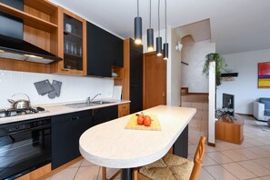 Fridge, oven, dishwasher, coffee/tea maker