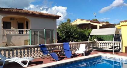Cozy villa with large private pool and complete barbecue