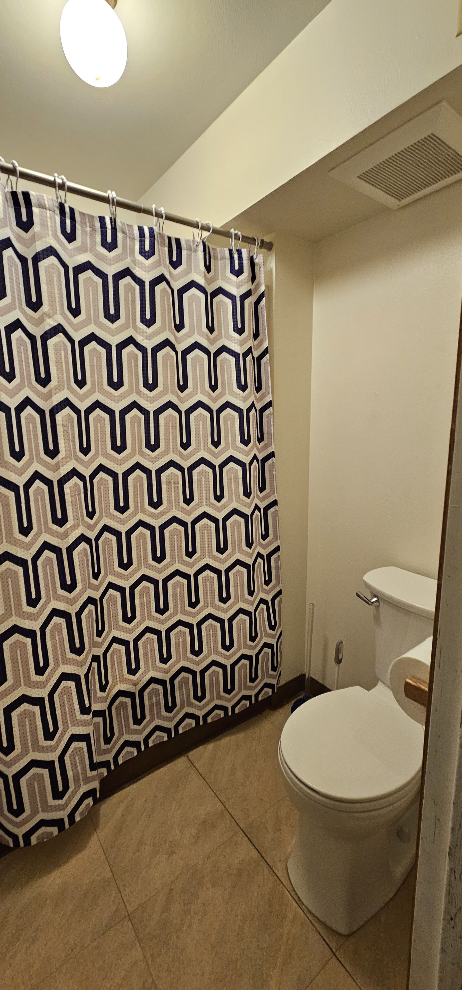 Rustic historic vibe of Fairbanks #1 conveniently located around attractions 