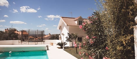 Piscine extérieure, piscine chauffée