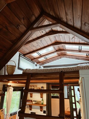 Comfort-Ferienhütte, 1 Doppelbett, Bergblick, zum Garten hin | Schreibtisch, laptopgeeigneter Arbeitsplatz, Bügeleisen/Bügelbrett