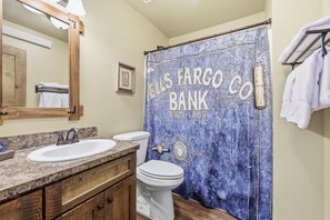 淋浴/盆浴组合、吹风机、毛巾