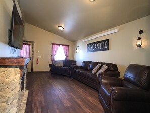 Smart TV, fireplace