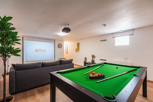 Spacious building - city center - sleeps 15