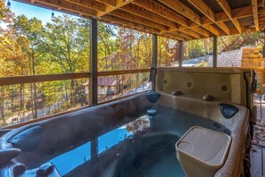 Bañera de hidromasaje al aire libre