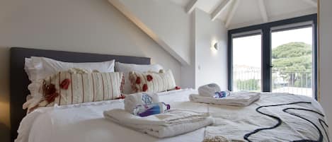 1 slaapkamer, een kluis op de kamer, een strijkplank/strijkijzer