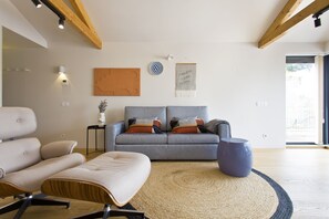 Smart TV - Boutique Rentals-primrose Terrace & Garage in Historical Centre (Porto)