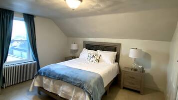 2 slaapkamers, een bureau, een strijkplank/strijkijzer, gratis wifi