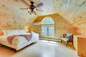 5 slaapkamers, een bureau, een strijkplank/strijkijzer, reisbedje
