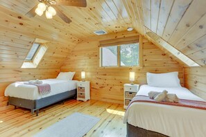 5 Schlafzimmer, Schreibtisch, Bügeleisen/Bügelbrett, Reisekinderbett