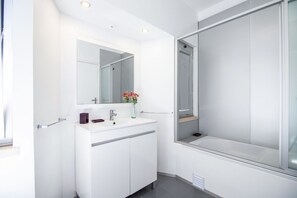 Bathtub, hair dryer, towels