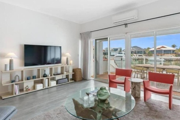 1017ad99 325b 476b ad8b 6cb7ae0b7284