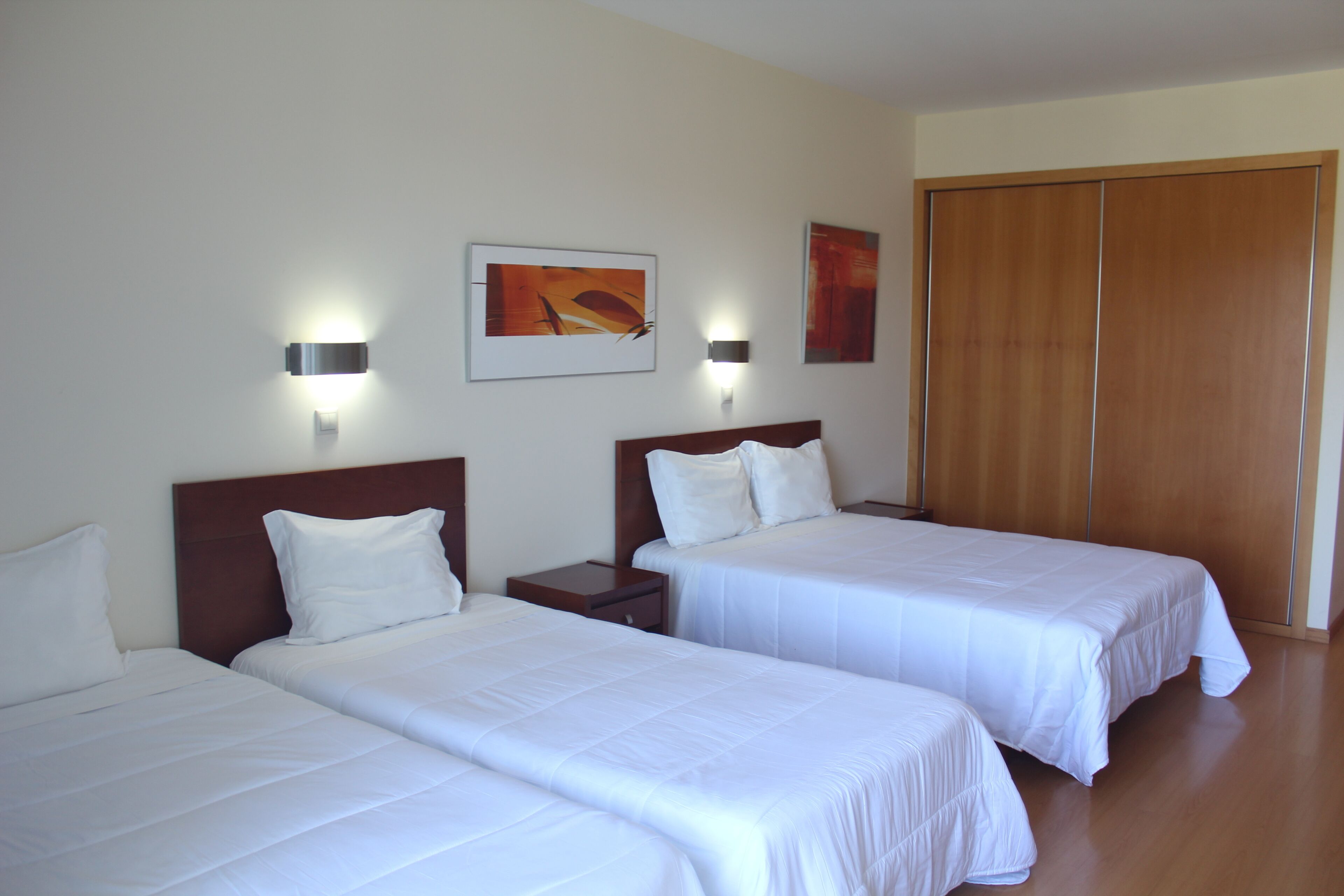 Quarto quádruplo | Frigobar, escrivaninha, espaço de trabalho para notebook