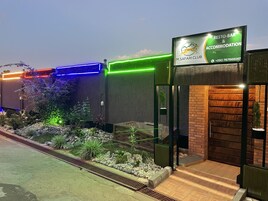 7 habitaciones y caja de seguridad en la habitación 