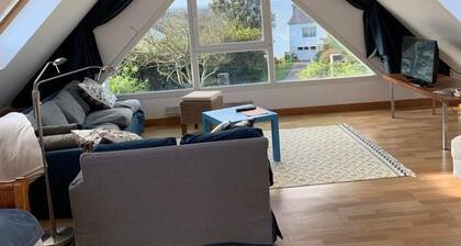 Quiet seaside house in a cul-de-sac.