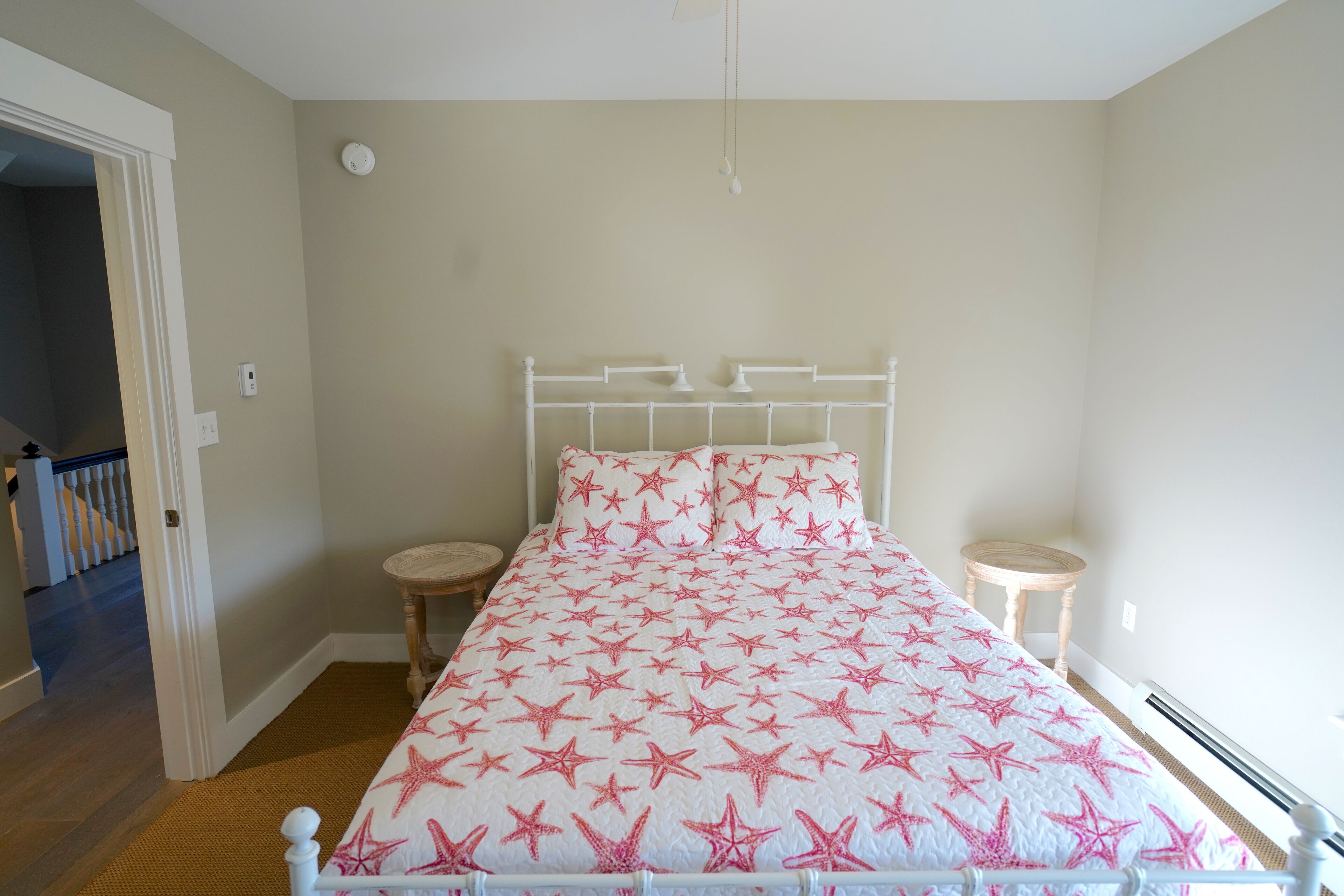 In town house with 6 bedrooms walk to Main Street and short drive to the beaches