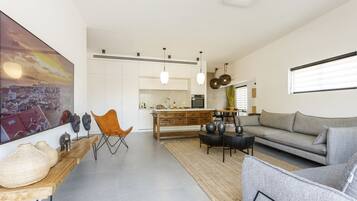 City Apartment, Balcony, City View | Living area | 52-inch flat-screen TV with digital channels, TV, Netflix