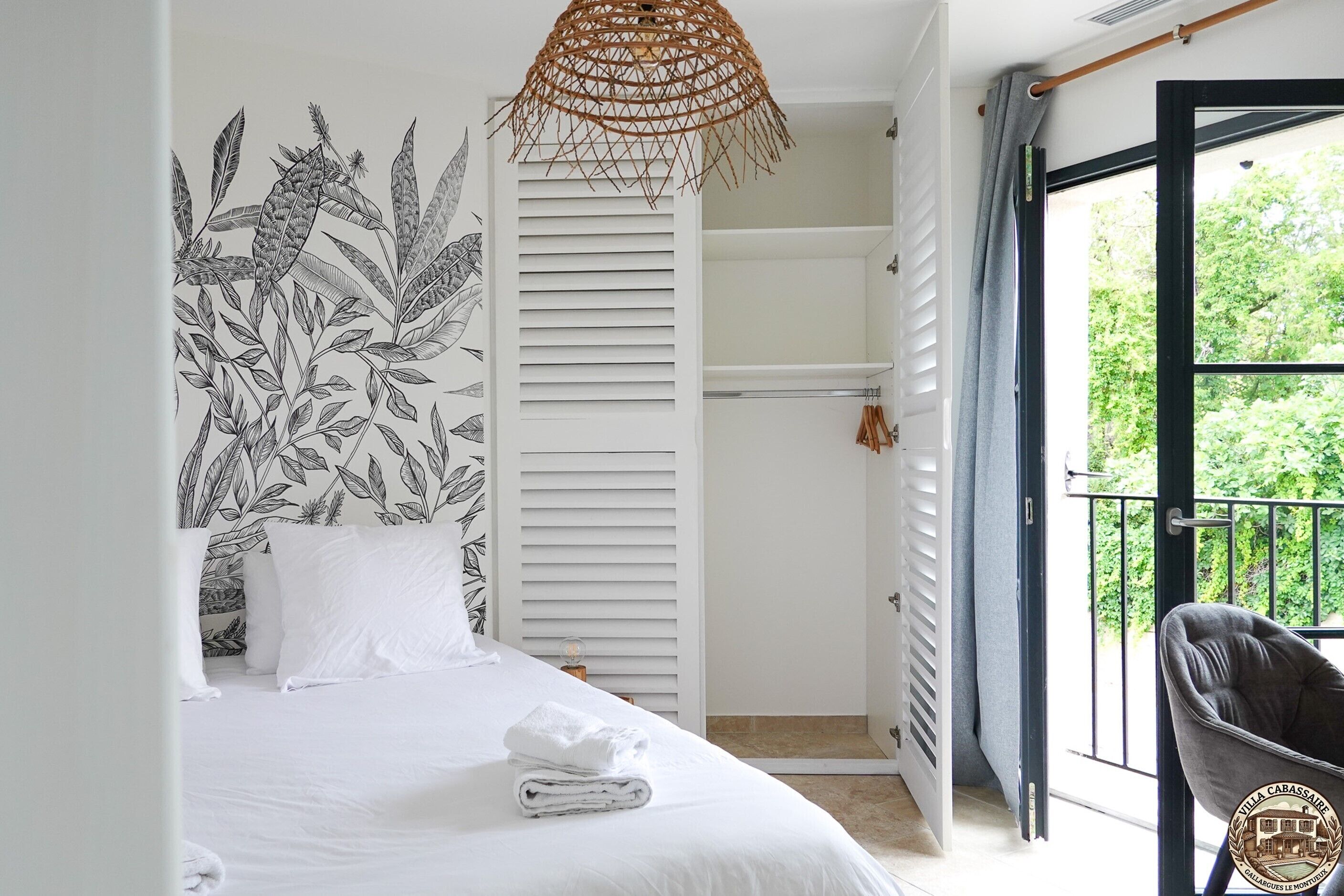 4 bedrooms, desk, iron/ironing board, travel cot