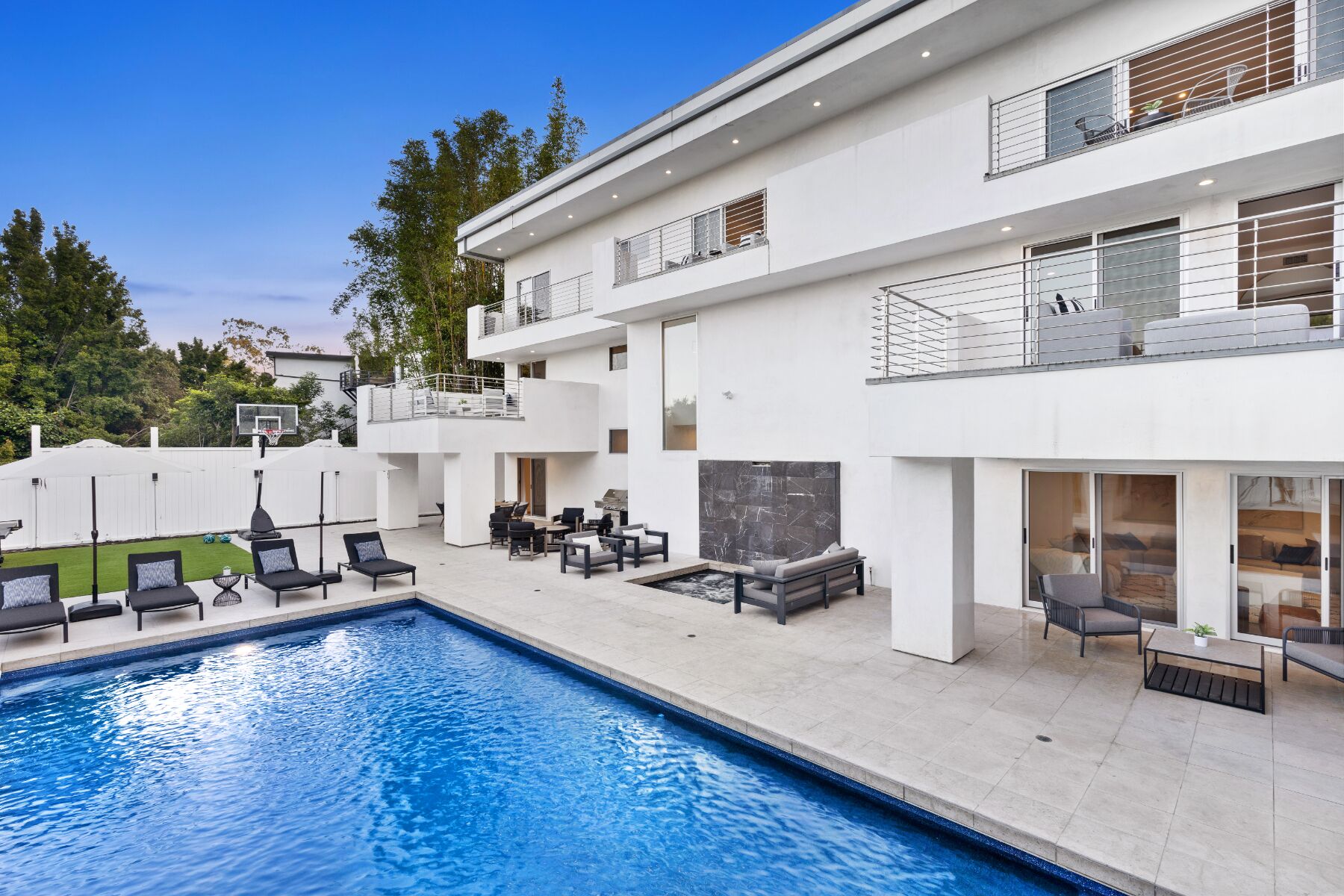 Pegasus - Contemporary Modern Estate w/ Pool, Spa, Lounge