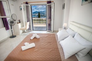 3 bedrooms, in-room safe, desk, iron/ironing board - Nikos Apartment Spacious and Panoramic (Argostoli)