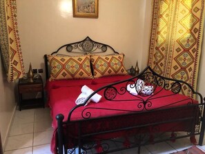 3 عدّة غرف نوم وملاءات أسرّة