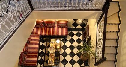 Riad de Charme Piscine Collective Parking Privé à 20 mn a Pied de Jemaa el fna