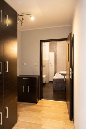 Haartrockner, Handtücher, Seife